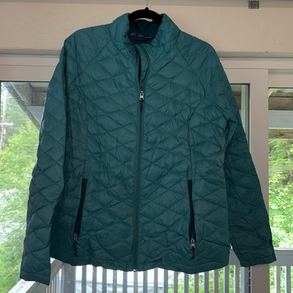 Free Country SZ XL light weight down coat. Preowned in great condition.